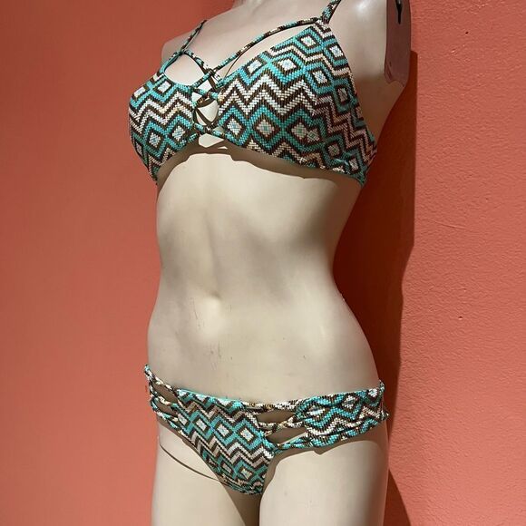 BEACH BUNNY BIKINI SET!!  - Picture 2 of 13